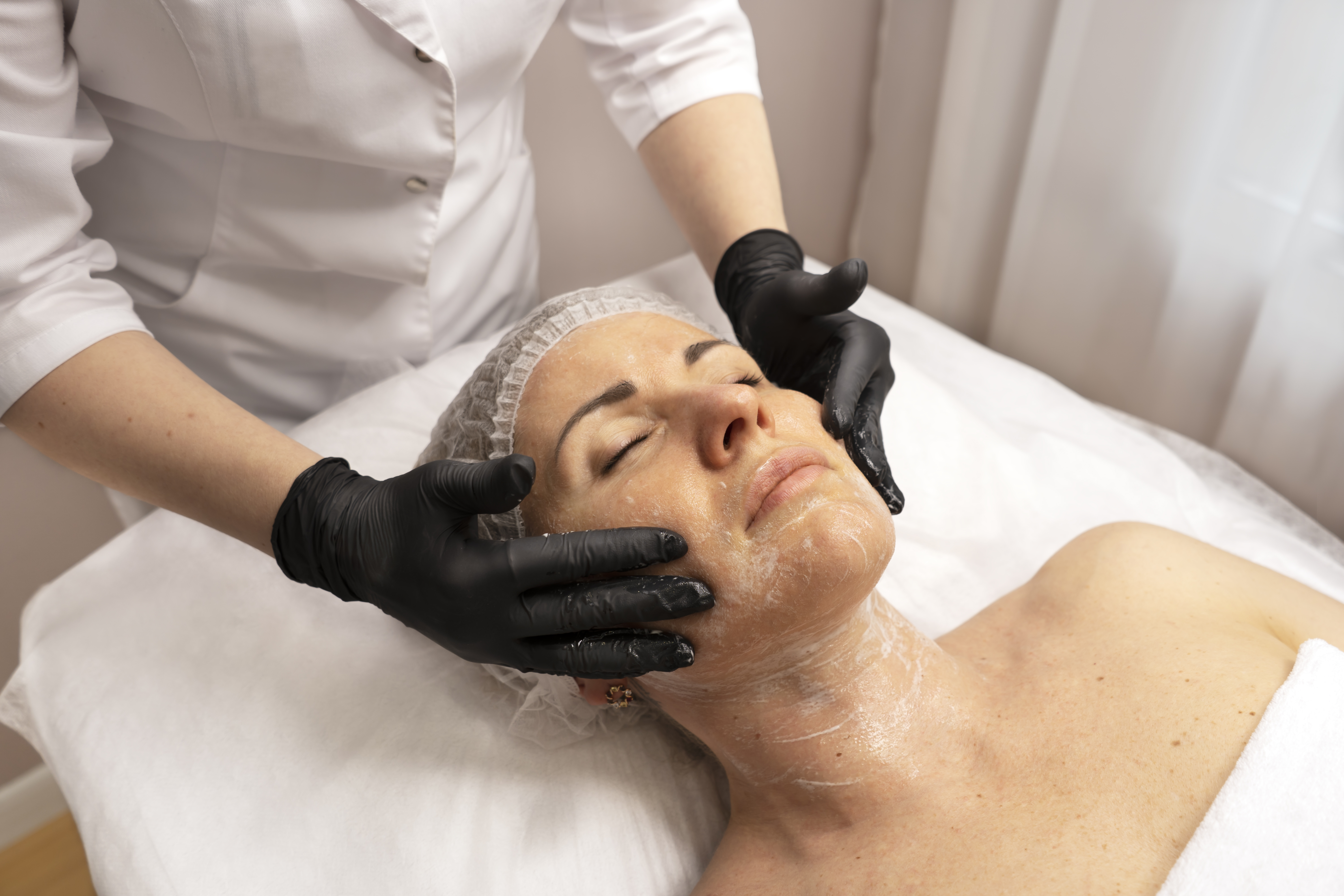 Facial-massage-at-the-spa-salon-1229169